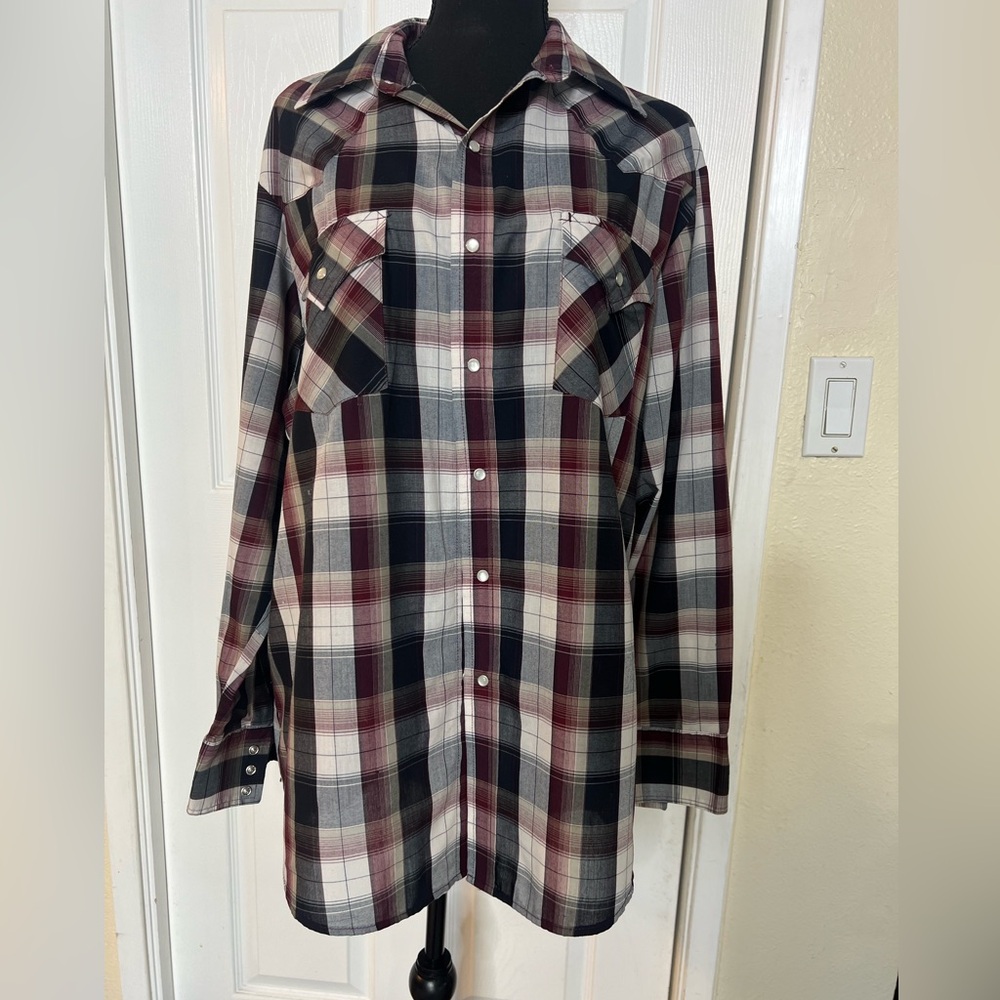 PLAINS WESTERN WEAR Burgundy White & Black plaid Men’s button up long sleeve.
